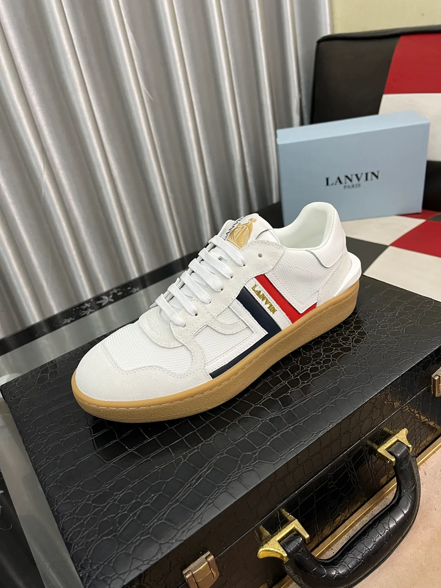 Men's men's shoes 💰540⌚️⌚️❗️Lanvin# Lanvin spring and summer series new colors latest lace up fashion casual forrest shoes running shoes ~ bumpr high quality couple series‼ ️ The latest trendy products of the season 🌈Many bloggers have started buying original models and custom-made them. The uppers are made of nubuck leather. They are very versatile, fashionable and casual, and are comfortable on the feet. Recommended for personal use! The original molded rubber backing with clear logo is wear-resistant. Standard code for couples: female code 35~40, male code 38-45